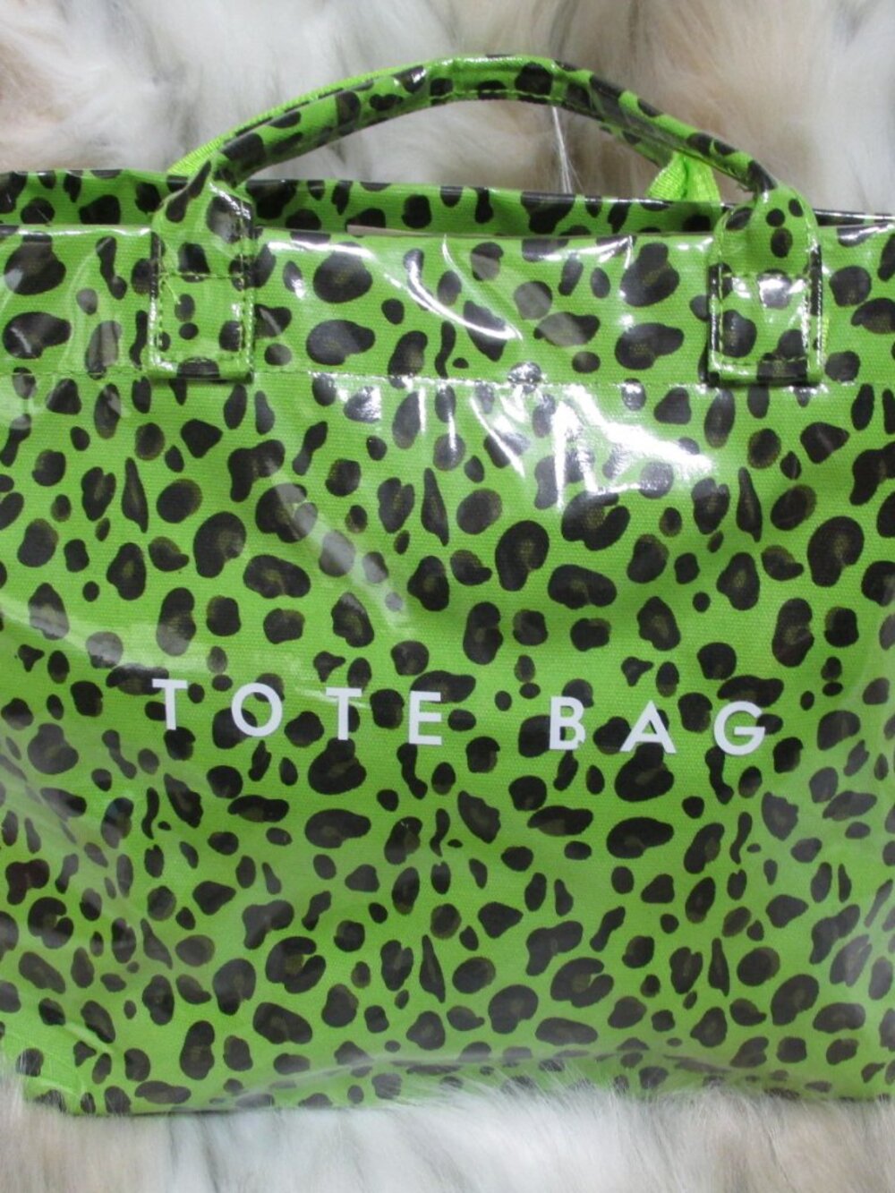 P3176G-New Fashion Poly Green Leopard Lined Inside with pockets